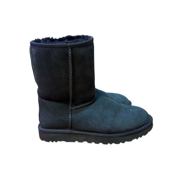 UGG Shoes - UGG Classic Short II Womens Mid-Calf Boots Sz 9 Black Sheepskin Suede Pull-On